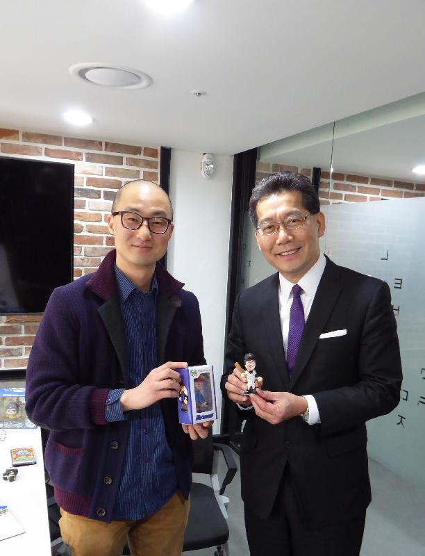 Mr So (right) visits a company that specialises in using 3D printing to make figures at the CEL Venture Complex.