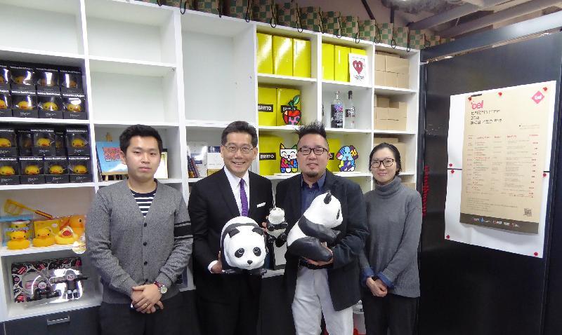 Mr So (second left) visits Amherst Inc, a company at the CEL Venture Complex which collaborated to bring the installation project 