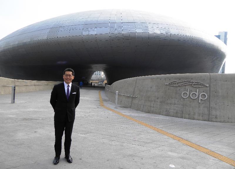 While in Seoul, the Secretary for Commerce and Economic Development, Mr Gregory So, visited Dongdaemun Design Plaza, the newest and most iconic landmark of the Korean design industry.