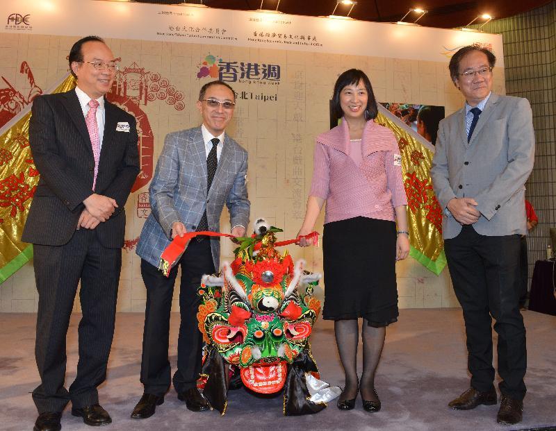 Photo shows (from left) the Chairman of the Hong Kong Film Development Council, Mr Ma Fung-kwok; the Convenor of the Hong Kong-Taiwan Cultural Co-operation Committee, Mr Fredric Mao; the Director of Leisure and Cultural Services, Ms Michelle Li; and the Head of CCIDAHK, Mr Jerry Liu, at the eye-dotting ceremony.