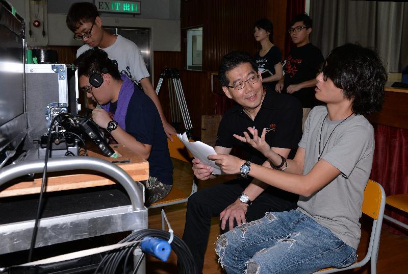 The Secretary for Commerce and Economic Development, Mr Gregory So, today (August 16) observed the shooting of the film 