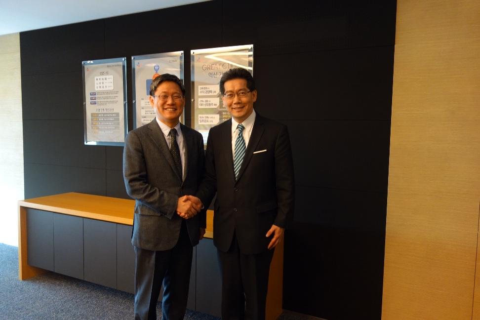 Mr So (right) is briefed by the entertainment company's Executive Vice President/Chief Executive Officer, Mr Kim Sung-su (left) on its operation.