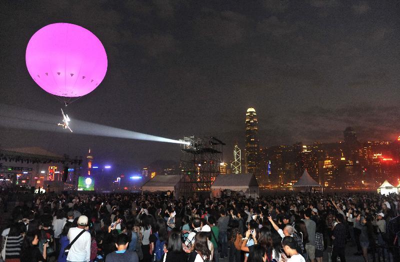 Visitors at last year's Freespace Fest witness an acrobatic performance with the iconic Hong Kong skyline as backdrop.