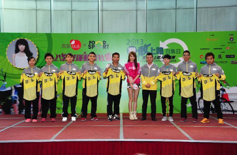 Foodsport College Team members including cyclist Alan Ho (fifth left) display the team colours at a publicity event for the Hong Kong Duathlon Challenge 2013 in October.